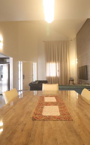 Casa à venda com 180m², 3 quartos e 4 vagasSala