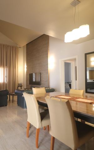 Casa à venda com 180m², 3 quartos e 4 vagasSala