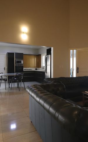 Casa à venda com 180m², 3 quartos e 4 vagasSala