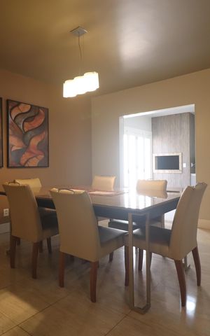 Casa à venda com 180m², 3 quartos e 4 vagasSala