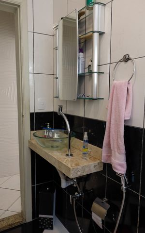 Casa à venda com 173m², 3 quartos e 2 vagas Casa à venda com 173m², 3 quartos e 2 vagasBanheiro