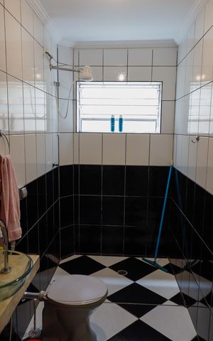Casa à venda com 173m², 3 quartos e 2 vagas Casa à venda com 173m², 3 quartos e 2 vagasBanheiro