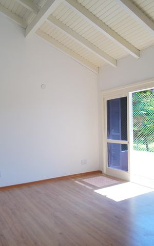 Casa à venda com 220m², 4 quartos e 2 vagasSuíte