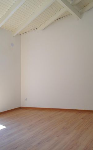 Casa à venda com 220m², 4 quartos e 2 vagasSuíte