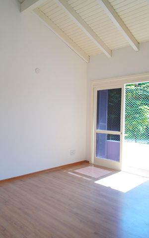 Casa à venda com 220m², 4 quartos e 2 vagasSuíte