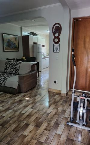 Casa à venda com 90m², 4 quartos e 4 vagas Casa à venda com 90m², 4 quartos e 4 vagasSala