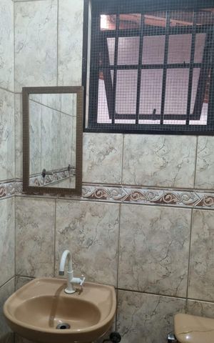Casa à venda com 90m², 4 quartos e 4 vagas Casa à venda com 90m², 4 quartos e 4 vagasBanheiro
