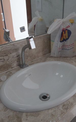 Casa de condomínio à venda com 139m², 3 quartos e 2 vagasLavabo