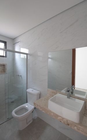 Casa de condomínio à venda com 140m², 3 quartos e 2 vagasBanheiro da Suíte