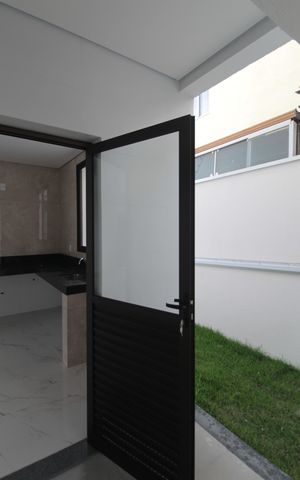Casa de condomínio à venda com 140m², 3 quartos e 2 vagasÁrea de Serviço
