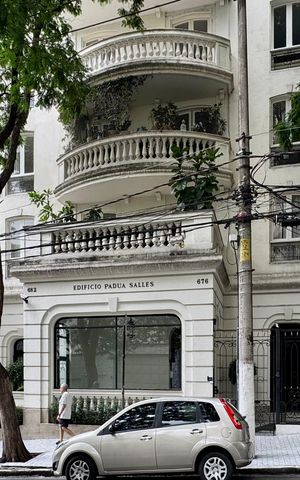 Apartamento à venda com 210m², 3 quartos e 1 vaga Apartamento à venda com 210m², 3 quartos e 1 vagaFachada