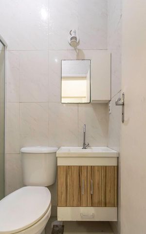 Casa à venda com 60m², 2 quartos e sem vaga Casa à venda com 60m², 2 quartos e sem vagaBanheiro