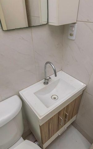 Casa à venda com 60m², 2 quartos e sem vaga Casa à venda com 60m², 2 quartos e sem vagaBanheiro