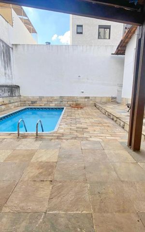 Casa à venda com 360m², 5 quartos e 5 vagas