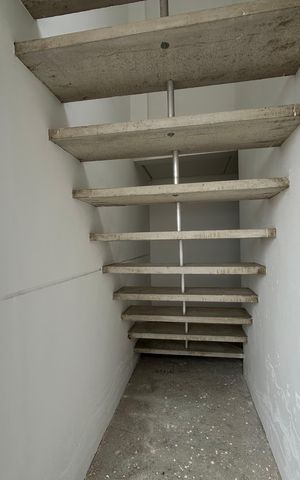 Apartamento à venda com 85m², 1 quarto e sem vaga Apartamento à venda com 85m², 1 quarto e sem vagaVaranda da Sala