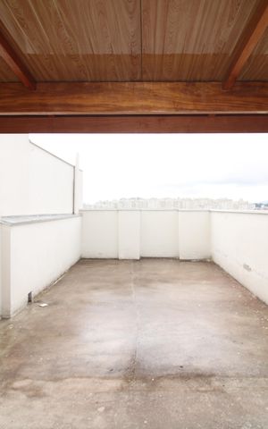 Apartamento à venda com 97m², 2 quartos e 1 vagaÁrea de Serviço