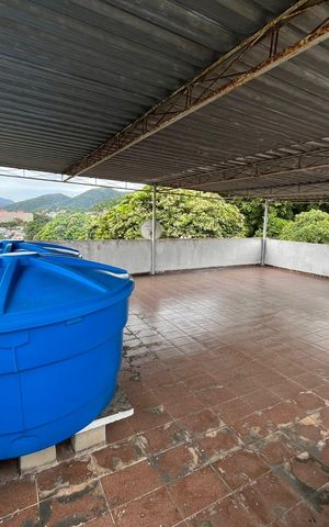 Casa à venda com 292m², 2 quartos e 3 vagas Casa à venda com 292m², 2 quartos e 3 vagasÁrea externa