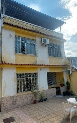 Casa à venda com 292m², 2 quartos e 3 vagas Casa à venda com 292m², 2 quartos e 3 vagasFachada