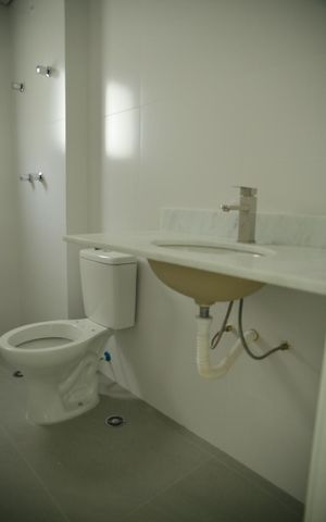 Apartamento à venda com 83m², 2 quartos e 2 vagasSuíte -Banheiro 