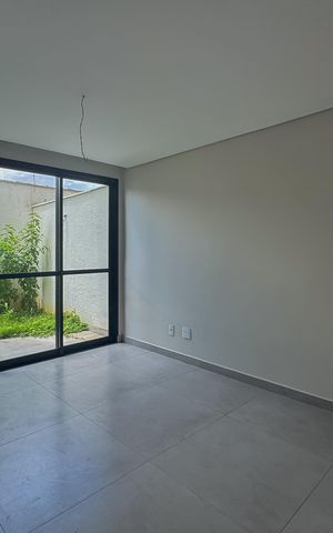 Casa à venda com 129m², 3 quartos e 2 vagas Casa à venda com 129m², 3 quartos e 2 vagasSala