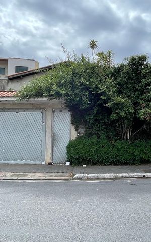Casa para alugar com 302m², 3 quartos e 4 vagas Casa para alugar com 302m², 3 quartos e 4 vagasFachada