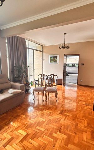 Casa para alugar com 322m², 5 quartos e 4 vagas Casa para alugar com 322m², 5 quartos e 4 vagasSala