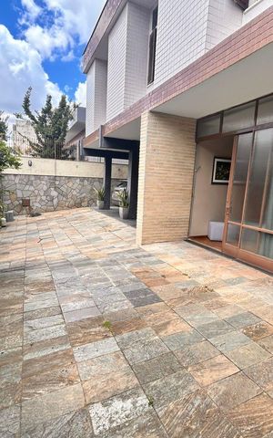 Casa para alugar com 322m², 5 quartos e 4 vagas Casa para alugar com 322m², 5 quartos e 4 vagasÁrea externa