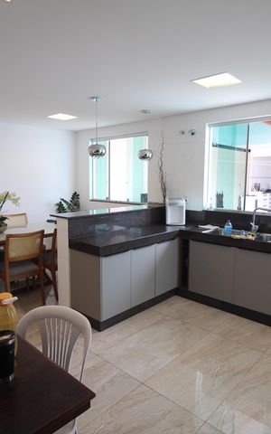 Casa para alugar com 322m², 4 quartos e 4 vagasCozinha