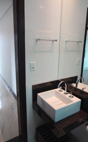Casa para alugar com 322m², 4 quartos e 4 vagasBanheiro 1