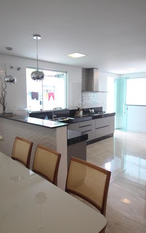 Casa para alugar com 322m², 4 quartos e 4 vagasCozinha