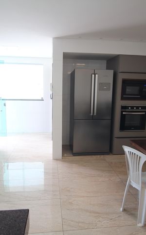 Casa para alugar com 322m², 4 quartos e 4 vagasCozinha