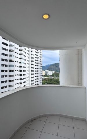 Apartamento à venda com 60m², 3 quartos e 1 vaga Apartamento à venda com 60m², 3 quartos e 1 vagaVaranda