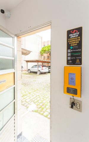 Apartamento à venda com 60m², 3 quartos e 1 vagaMercado 24h