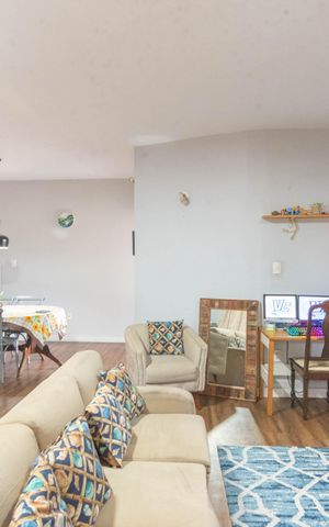 Casa à venda com 230m², 4 quartos e 4 vagas Casa à venda com 230m², 4 quartos e 4 vagasSala