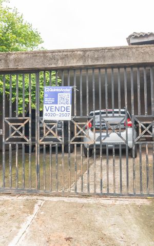 Casa à venda com 230m², 4 quartos e 4 vagas Casa à venda com 230m², 4 quartos e 4 vagasPlaquinha