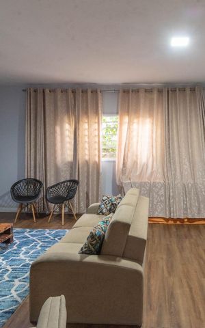 Casa à venda com 230m², 4 quartos e 4 vagas Casa à venda com 230m², 4 quartos e 4 vagasSala