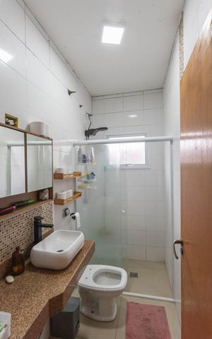 Casa à venda com 230m², 4 quartos e 4 vagas Casa à venda com 230m², 4 quartos e 4 vagasBanheiro
