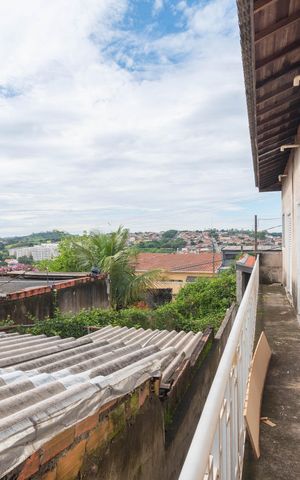 Casa à venda com 230m², 4 quartos e 4 vagas Casa à venda com 230m², 4 quartos e 4 vagasVaranda da Suíte e Quartos 3 e 4