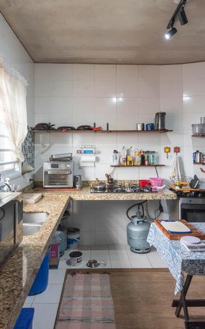 Casa à venda com 230m², 4 quartos e 4 vagas Casa à venda com 230m², 4 quartos e 4 vagasCozinha