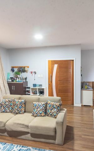 Casa à venda com 230m², 4 quartos e 4 vagas Casa à venda com 230m², 4 quartos e 4 vagasSala