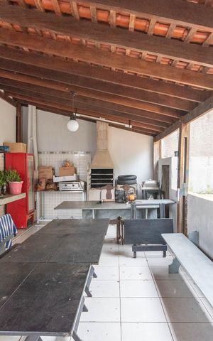 Casa à venda com 230m², 4 quartos e 4 vagas Casa à venda com 230m², 4 quartos e 4 vagasChurrasqueira