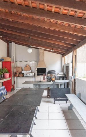 Casa à venda com 230m², 4 quartos e 4 vagas Casa à venda com 230m², 4 quartos e 4 vagasChurrasqueira