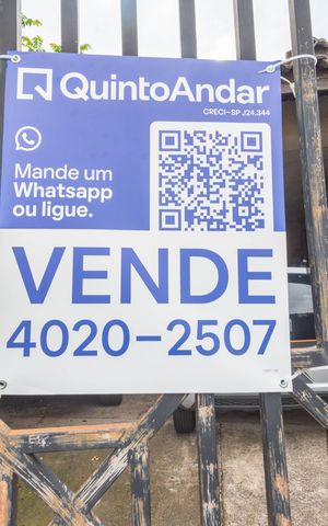 Casa à venda com 230m², 4 quartos e 4 vagas Casa à venda com 230m², 4 quartos e 4 vagasPlaquinha
