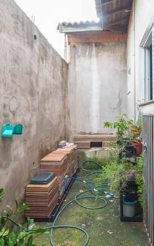 Casa à venda com 230m², 4 quartos e 4 vagas Casa à venda com 230m², 4 quartos e 4 vagasCorredor Externo