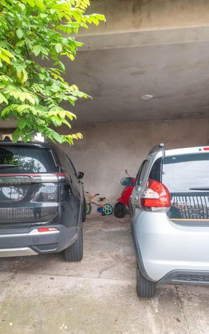 Casa à venda com 230m², 4 quartos e 4 vagas Casa à venda com 230m², 4 quartos e 4 vagasGaragem