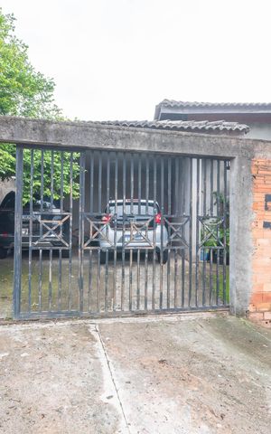 Casa à venda com 230m², 4 quartos e 4 vagas Casa à venda com 230m², 4 quartos e 4 vagasFachada