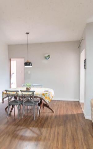 Casa à venda com 230m², 4 quartos e 4 vagas Casa à venda com 230m², 4 quartos e 4 vagasSala