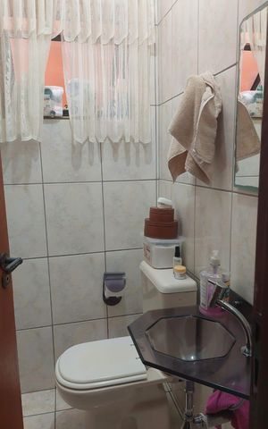 Casa à venda com 150m², 3 quartos e 4 vagas Casa à venda com 150m², 3 quartos e 4 vagasBanheiro