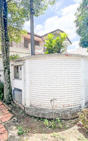 Casa para alugar com 330m², 4 quartos e 8 vagas Casa para alugar com 330m², 4 quartos e 8 vagasFachada