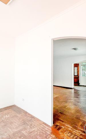 Casa para alugar com 330m², 4 quartos e 8 vagas Casa para alugar com 330m², 4 quartos e 8 vagasSala